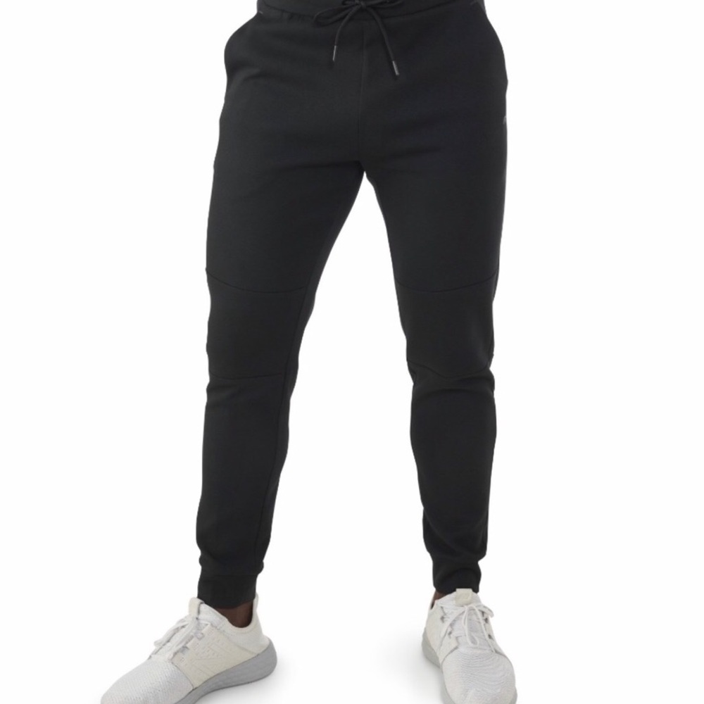 New Russell Men's Fusion Knit Jogger
Black